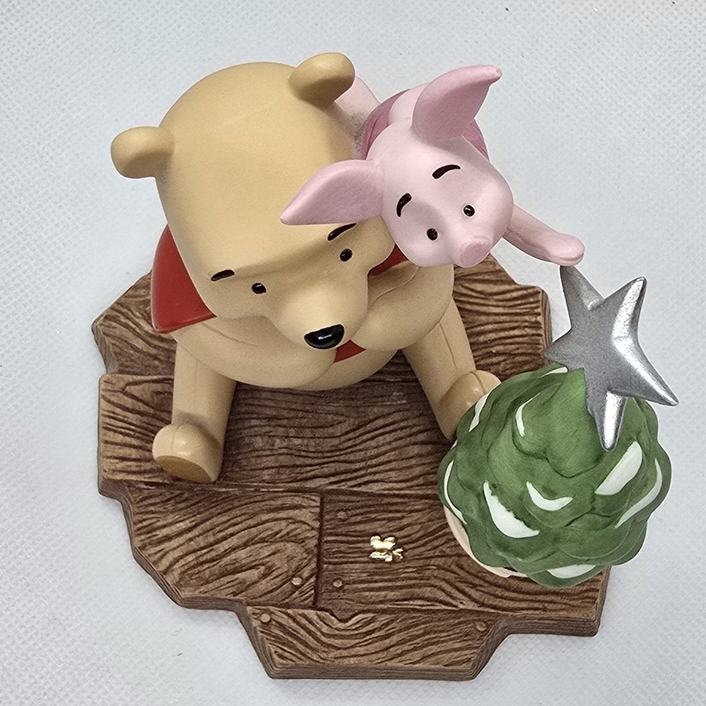 Vintage Disney Winnie the Pooh and Piglet Christmas Figurine Pooh & Friends 1998 - Picture 5 of 7